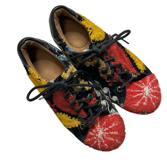 Shoes - Suzani Women's Embroidered Floral Geometric Design Sneakers Size 37 (6.5-7)